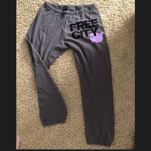 New FREECITYLAEGE sweats gray